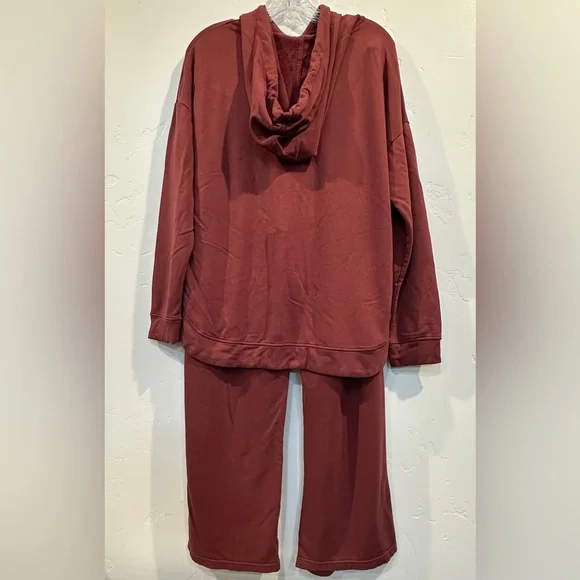 Max & Mia Burgundy Lounge Set - Picture 4 of 9